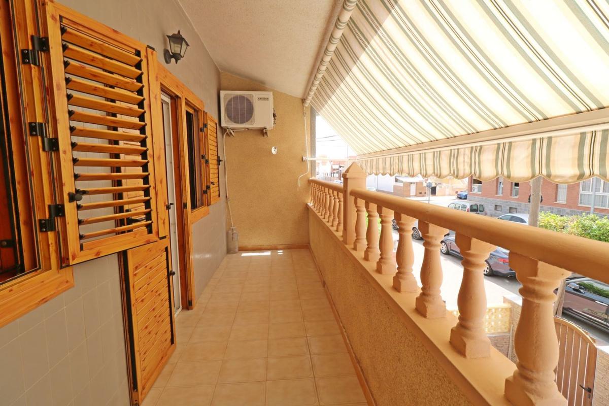 Venta de chalet adosado en  Chalet adosado en Calle Maestro Quino, 182, Playa de los Náufragos, Torrevieja , Torrevieja photo 4