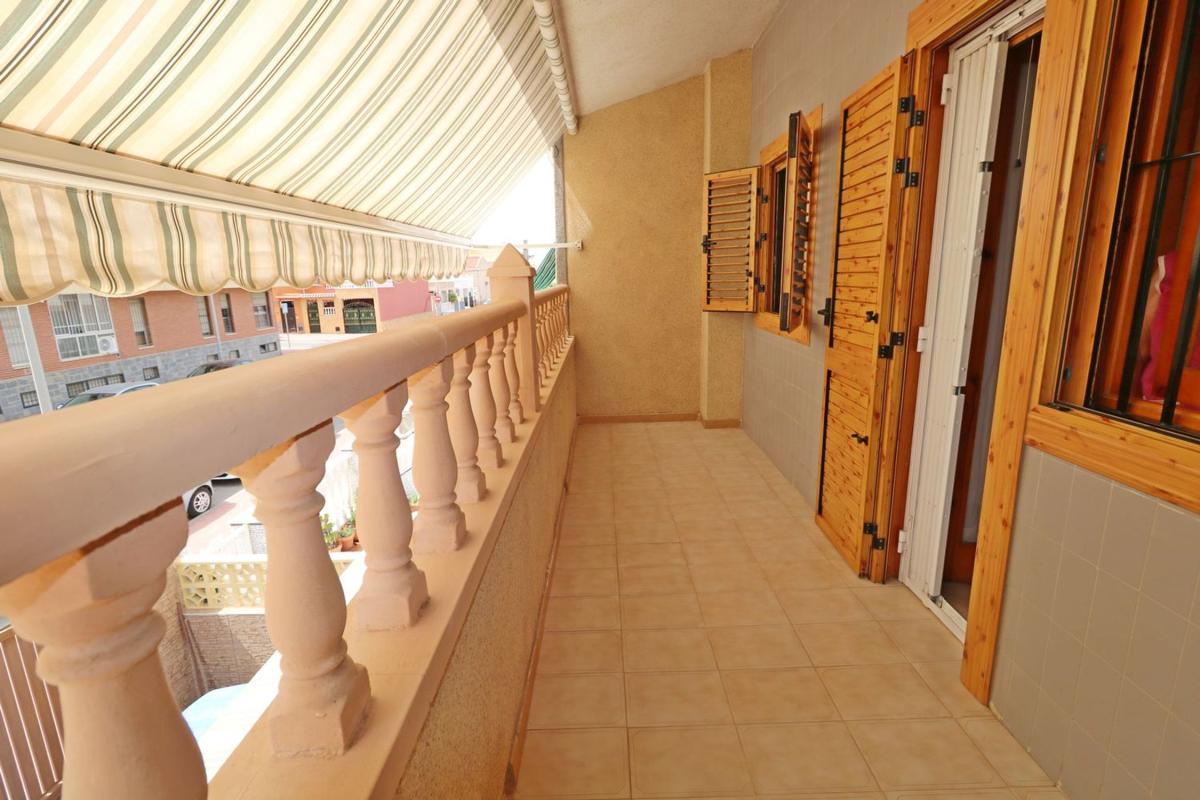 Venta de chalet adosado en  Chalet adosado en Calle Maestro Quino, 182, Playa de los Náufragos, Torrevieja , Torrevieja photo 5