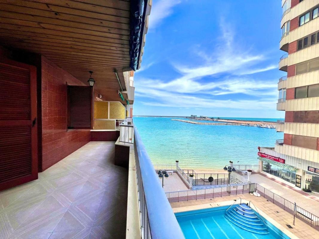 Sprzedaż mieszkania w Piso en Avenida Doctor Gregorio Marañón, 41, El Acequión, Torrevieja, Torrevieja
 photo 2