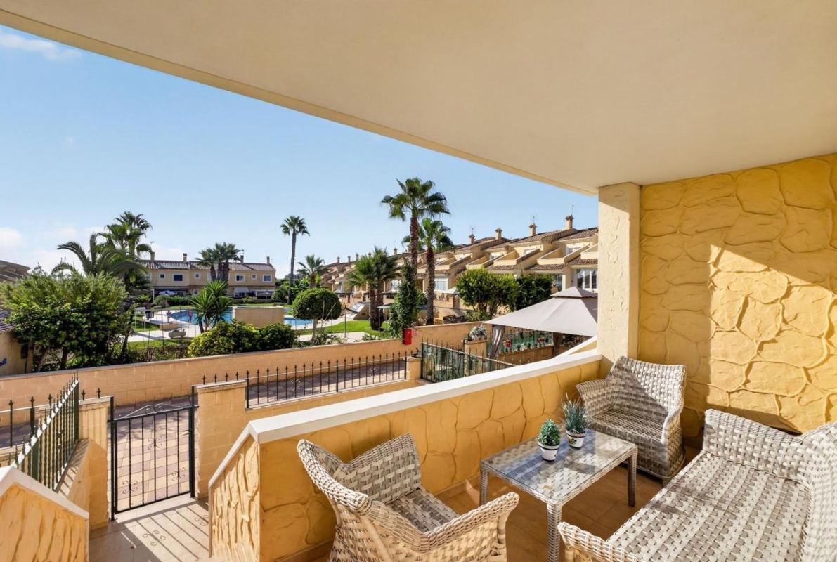 Sprzedaż szeregowego domku w  Chalet adosado en Los Balcones - Los Altos del Edén, Torrevieja , Torrevieja photo 3
