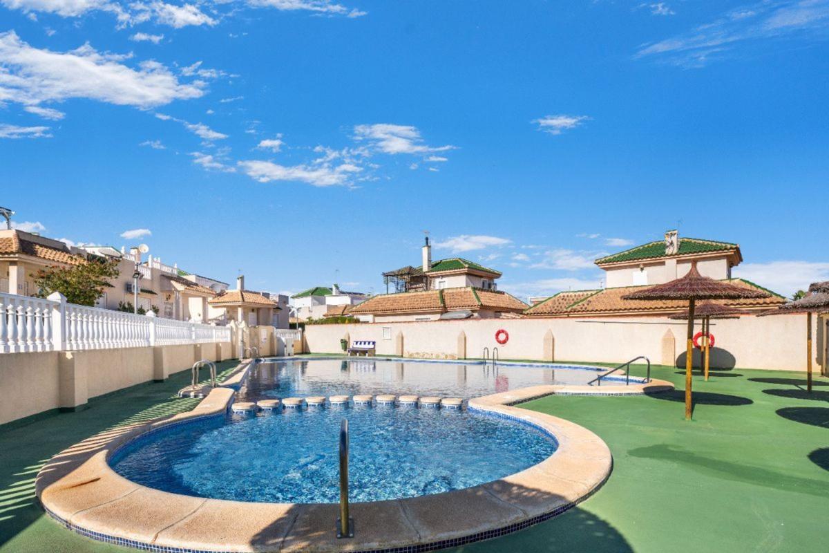 Sprzedaż mieszkania w Piso en La Siesta - El Salado - Torreta, Torrevieja, Torrevieja
photo 2