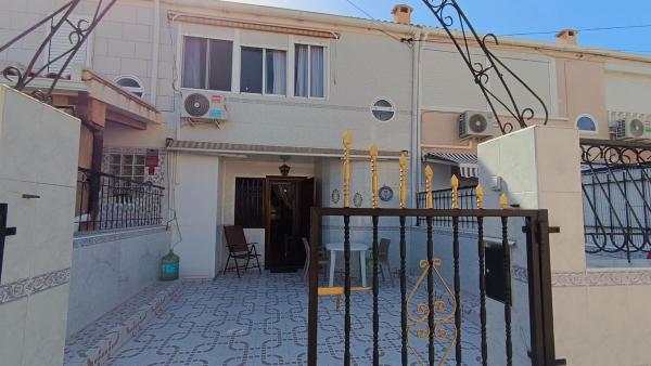 Chalet adosado en Calle Alicante, Playa de los Náufragos, Torrevieja photo 1