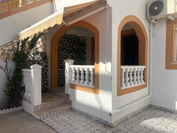 Chalet pareado en Calle Río Tajo s/n, La Siesta - El Salado - Torreta, Torrevieja photo 1