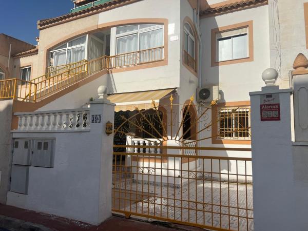 Chalet pareado en Calle Río Tajo s/n, La Siesta - El Salado - Torreta, Torrevieja thumbnail 2