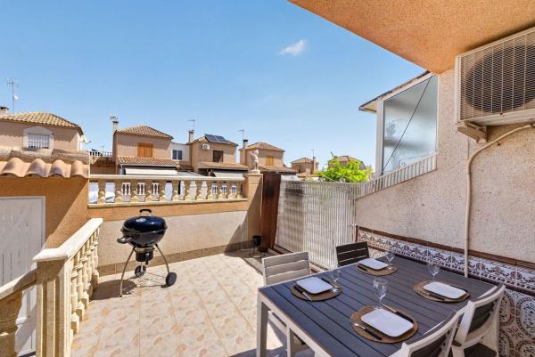 Chalet pareado en Calle la Sagra, 1, Los Balcones - Los Altos del Edén, Torrevieja photo 1