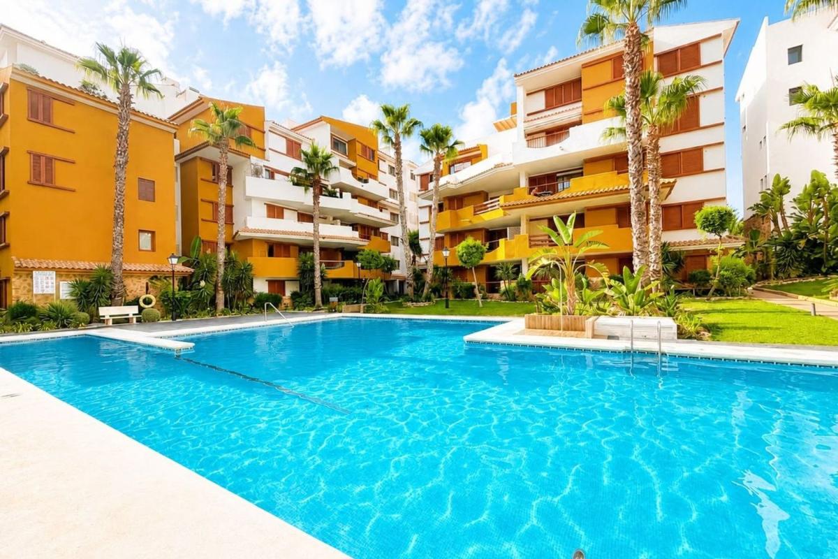 Sale of apartment in Piso en Calle Mar Rizada, Punta Prima, Torrevieja, Torrevieja
photo 4