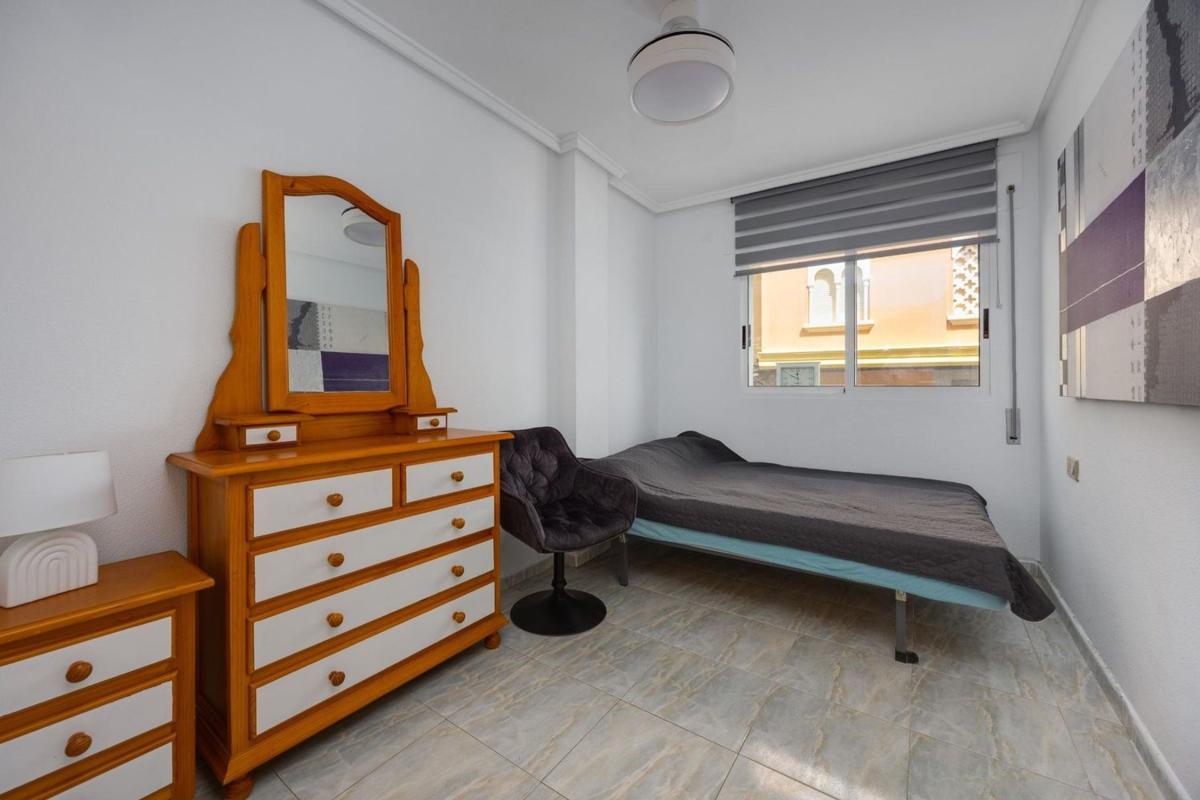 Venta de piso en Piso en Calle Vicente Blasco Ibáñez, Playa del Cura, Torrevieja, Torrevieja
photo 4