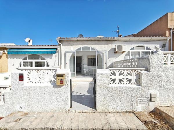 Casa o chalet independiente en Avenida Adradas, La Siesta - El Salado - Torreta, Torrevieja photo 1