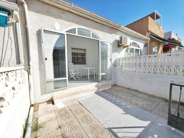 Casa o chalet independiente en Avenida Adradas, La Siesta - El Salado - Torreta, Torrevieja thumbnail 2