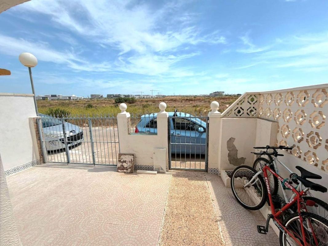 Venta de chalet adosado en Chalet adosado en La Siesta - El Salado - Torreta, Torrevieja , Torrevieja photo 2