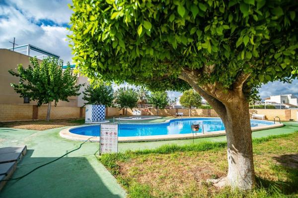 Terraced house for sale at Chalet adosado en La Siesta - El Salado - Torreta, Torrevieja , Torrevieja thumbnail 2