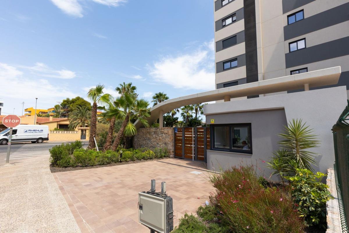 Venta de piso en Piso en Avenida de las Olas, Punta Prima, Torrevieja, Torrevieja
photo 2