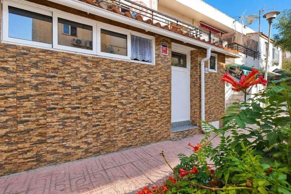 Частный шале на продаже в Casa o chalet en Nueva Torrevieja, Torrevieja, Торревьеха photo 1