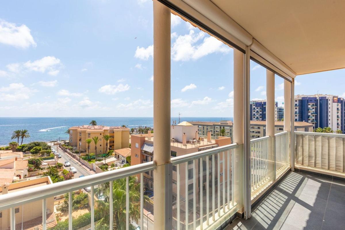 Venta de piso en Piso en Calle Pleamar, Punta Prima, Torrevieja, Torrevieja
photo 1