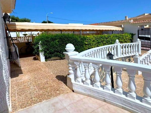 Chalet pareado en Calle Schumann, 19, La Siesta - El Salado - Torreta, Torrevieja thumbnail 3