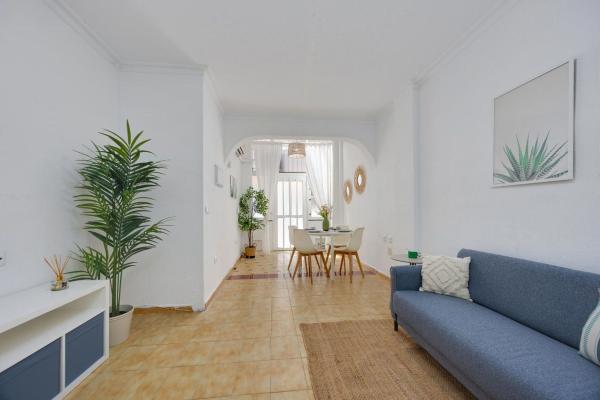 Продажа квартиры на Piso en Avenida Habaneras - Curva de Palangre, Torrevieja, Торревьеха
thumbnail 2