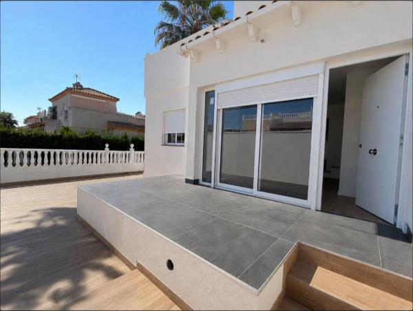 Дуплекс на продажу в Dúplex en Calle Peña De Francia, Los Balcones - Los Altos del Edén, Torrevieja, Торревьеха thumbnail 3