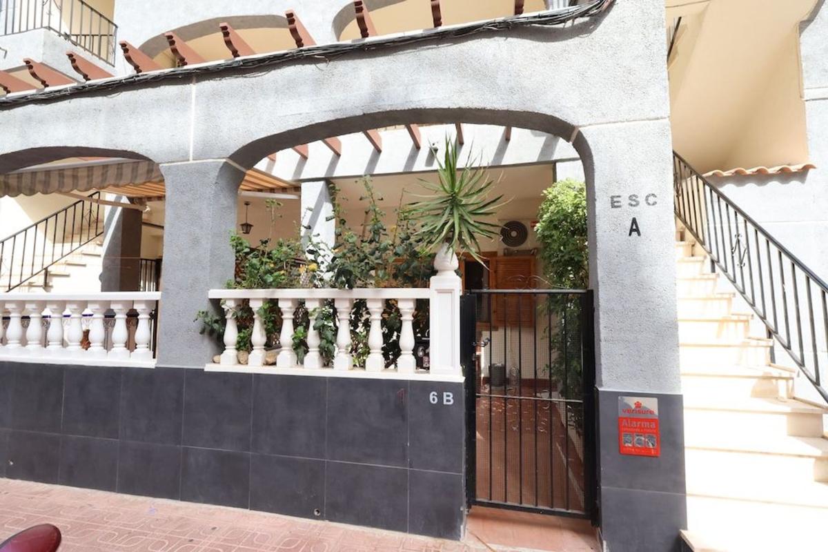 Venta de piso en Piso en Calle Monteagudo, El Acequión, Torrevieja, Torrevieja
photo 2
