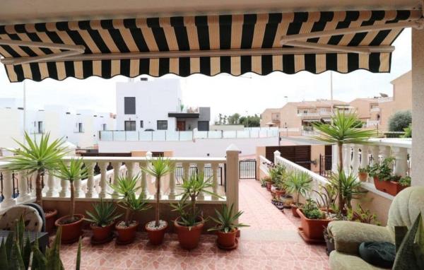 Dom szeregowy na sprzedaż w Chalet adosado en Los Balcones - Los Altos del Edén, Torrevieja , Torrevieja thumbnail 2