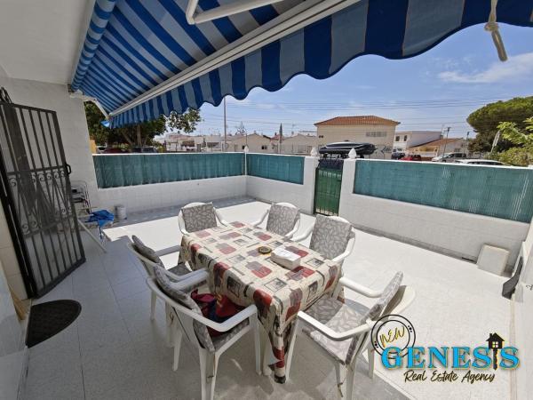 Chalet pareado en Urano s/n, La Siesta - El Salado - Torreta, Torrevieja thumbnail 2