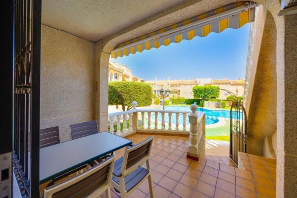 Casa o chalet independiente en Calle Prolongacion Camilo José Cela, Zona los Frutales, Torrevieja thumbnail 2