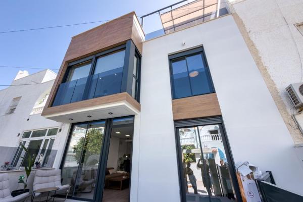 Chalet adosado en venta en Chalet adosado en Calle Luxemburgo, Nueva Torrevieja, Torrevieja , Torrevieja photo 1