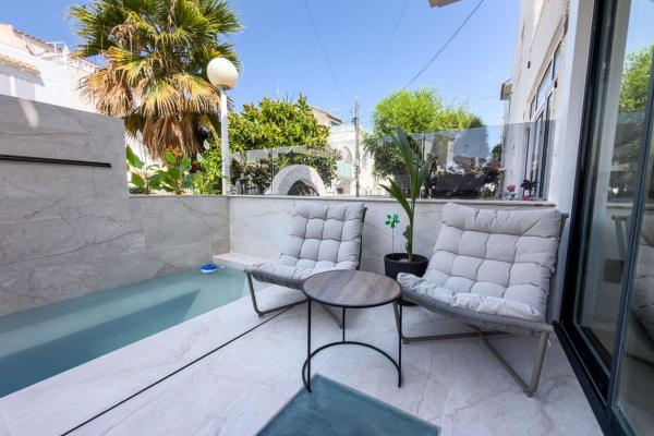 Chalet adosado en venta en  Chalet adosado en Calle Luxemburgo, Nueva Torrevieja, Torrevieja , Torrevieja photo 4