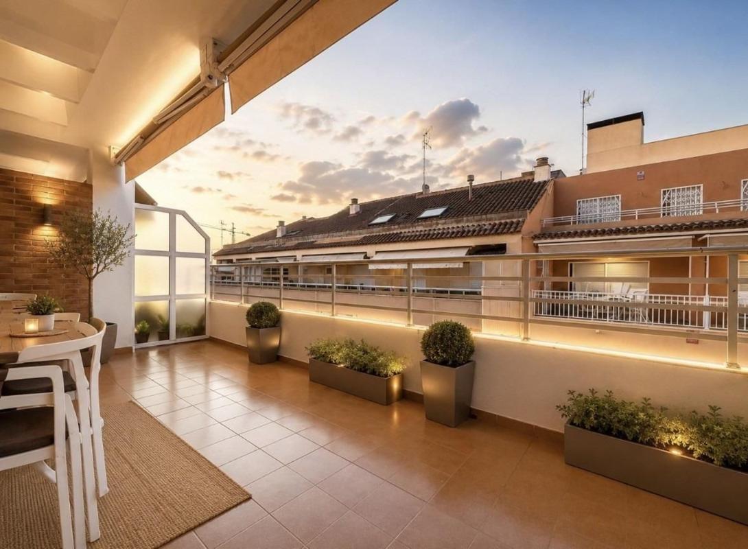 Продажа пентхауса на Ático en Calle Zoa, Las Piscinas Naturales, Torrevieja, Торревьеха photo 1