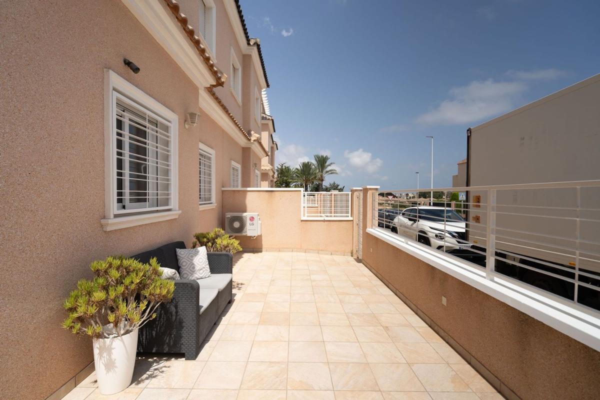 Sale of apartment in Los Balcones - The Heights of Eden, Torrevieja
photo 2
