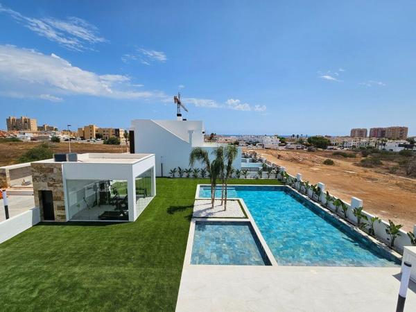 Venta de piso en Piso en Aguas Nuevas, Torrevieja, Torrevieja
 photo 1