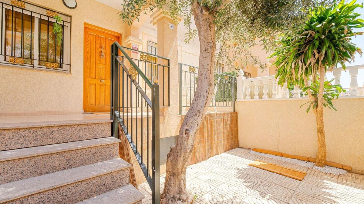 Venta de chalet independiente en Casa o chalet independiente en Calle Manuel Vera Espinosa, La Siesta - El Salado - Torreta, Torrevieja, Torrevieja
photo 2