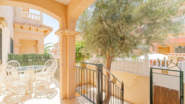 Chalet independiente en venta en Casa o chalet independiente en Calle Manuel Vera Espinosa, La Siesta - El Salado - Torreta, Torrevieja, Torrevieja
thumbnail 3