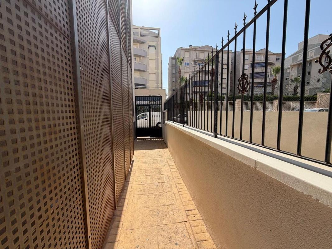 Venta de piso en Piso en Calle Marcelina, Nueva Torrevieja, Torrevieja, Torrevieja
photo 2