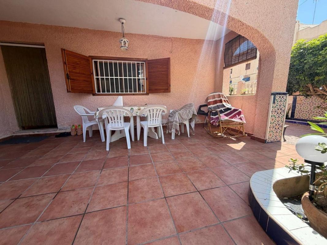 Sprzedaż niezależnego domku jednorodzinnego w  Casa o chalet independiente en Avenida Suiza, Los Europeos, Torrevieja, Torrevieja photo 3