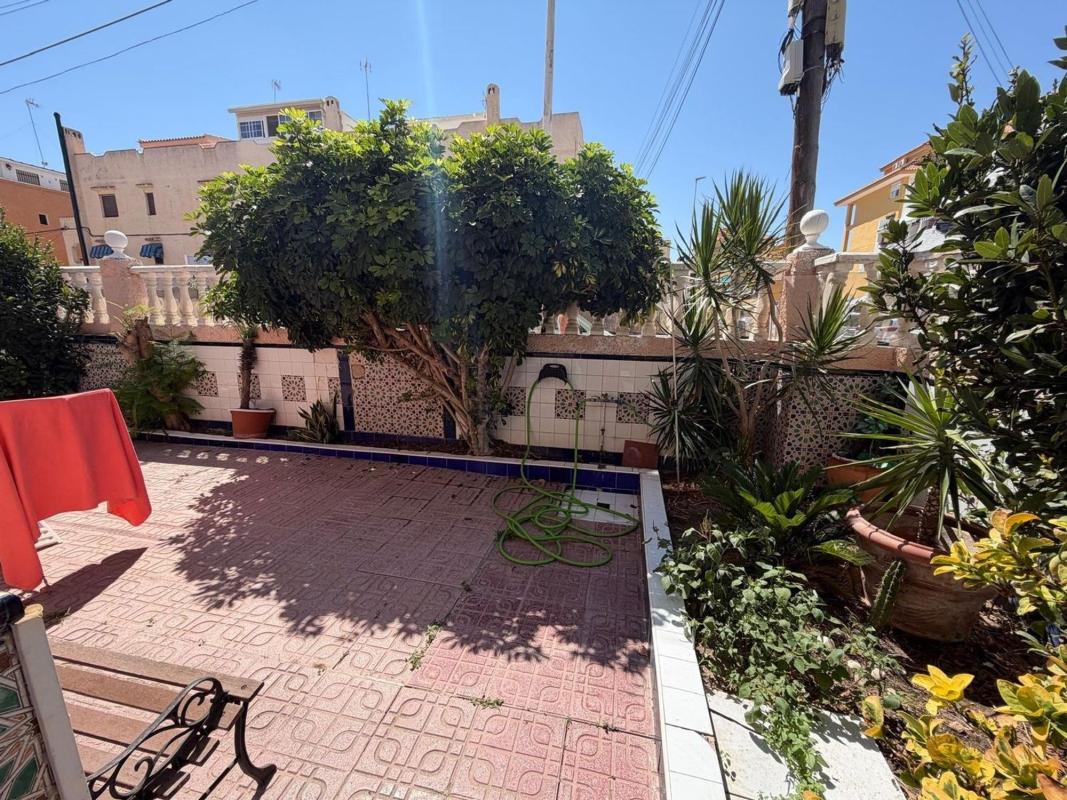 Sprzedaż niezależnego domku jednorodzinnego w  Casa o chalet independiente en Avenida Suiza, Los Europeos, Torrevieja, Torrevieja photo 5