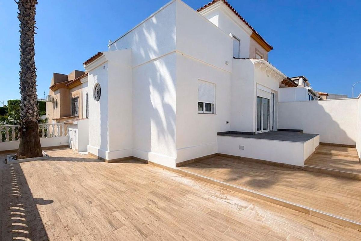 Venta de chalet adosado en Chalet adosado en Los Balcones - Los Altos del Edén, Torrevieja , Torrevieja photo 2