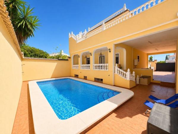 Chalet independiente en venta en Casa o chalet independiente en Calle Lena, La Siesta - El Salado - Torreta, Torrevieja, Torrevieja
photo 1