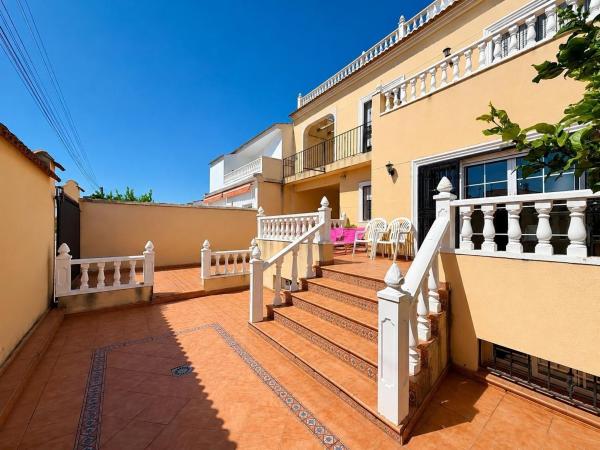 Chalet independiente en venta en Casa o chalet independiente en Calle Lena, La Siesta - El Salado - Torreta, Torrevieja, Torrevieja
thumbnail 2