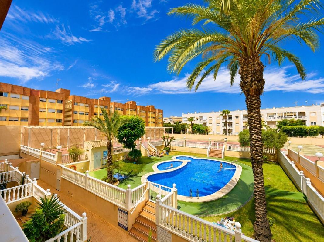 Venta de piso en Piso en Avenida Diego Ramírez Pastor, Antonio Machado, Torrevieja, Torrevieja
photo 1