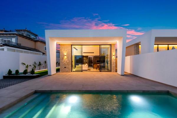 Chalet independiente en venta en Casa o chalet en El Molino, Torrevieja, Torrevieja
photo 1