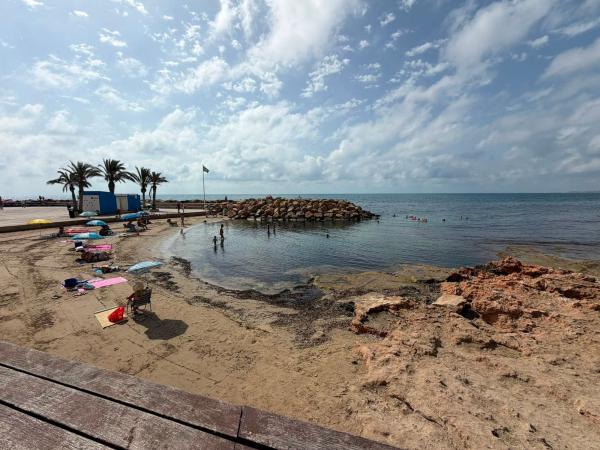 Sale of flat in Piso en Calle Ramón y Cajal, Las Piscinas Naturales, Torrevieja, Torrevieja
photo 1