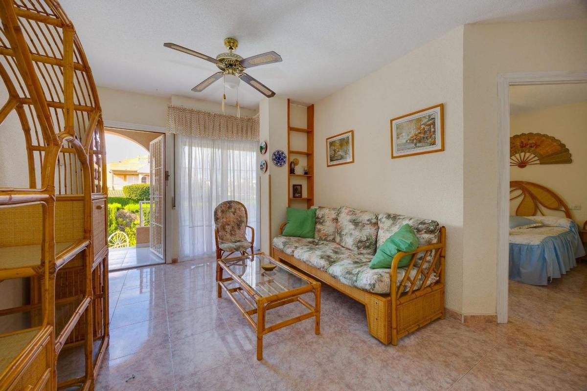 Sprzedaż niezależnego domku jednorodzinnego w Casa o chalet independiente en Avenida Torreblanca, 27, Torreblanca, Torrevieja, Torrevieja photo 4