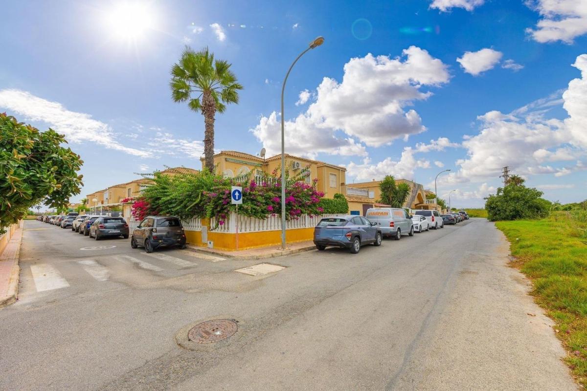 Venta de chalet adosado en Chalet adosado en La Siesta - El Salado - Torreta, Torrevieja , Torrevieja photo 4