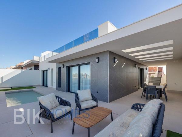 Chalet independiente en venta en Casa o chalet independiente en Parque Acuático - Sector 25, Torrevieja, Torrevieja
 photo 1