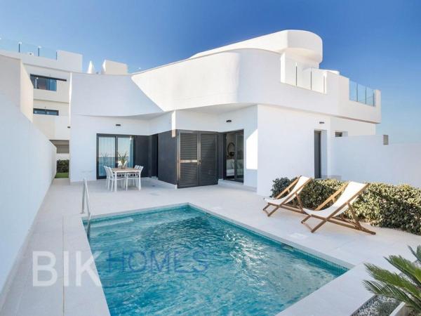 Chalet wolnostojący na sprzedaż w Casa o chalet independiente en Los Balcones - Los Altos del Edén, Torrevieja, Torrevieja photo 1