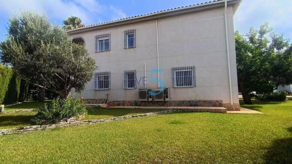 Chalet independiente en venta en Casa o chalet en La Siesta - El Salado - Torreta, Torrevieja, Torrevieja
thumbnail 2