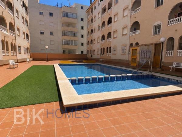 Sprzedaż mieszkania w Piso en Calle San Pascual, 233 a, Antonio Machado, Torrevieja, Torrevieja
photo 1