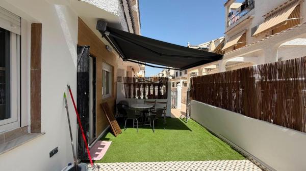Chalet adosado en venta en Chalet adosado en Avenida Doctor Gregorio Marañón, El Acequión, Torrevieja , Torrevieja photo 1