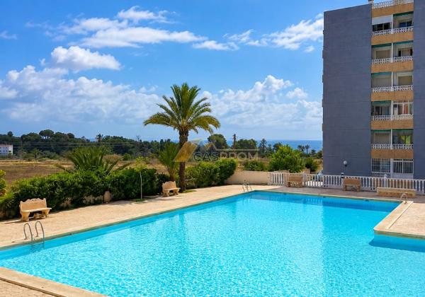 Venta de piso en Piso en Calle Arrecife, 13, Punta Prima, Torrevieja, Torrevieja
 photo 1
