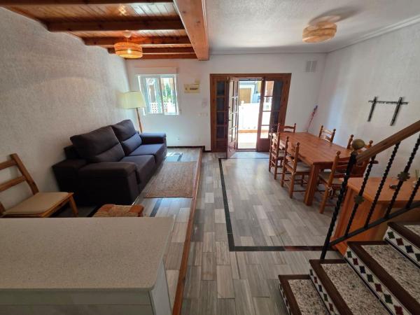 Chalet adosado en venta en Chalet adosado en Calle Comunidad Valenciana, Miramar - Torre del Moro, Torrevieja , Torrevieja thumbnail 2